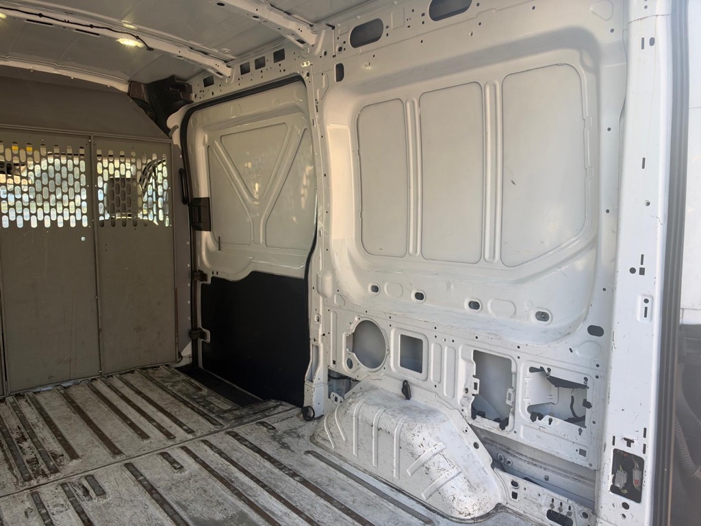 Photo 20 of this FORD TRANSIT