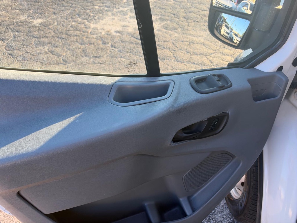 Photo 9 of this FORD TRANSIT
