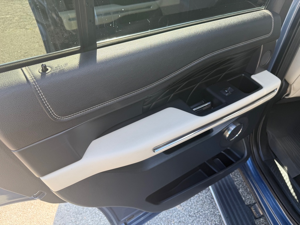 Photo 18 of this FORD EXPEDITION