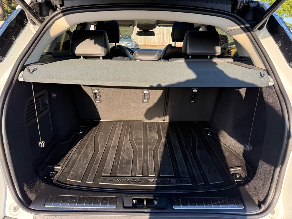 Photo 18 of this LAND ROVER RANGE ROVER EVO
