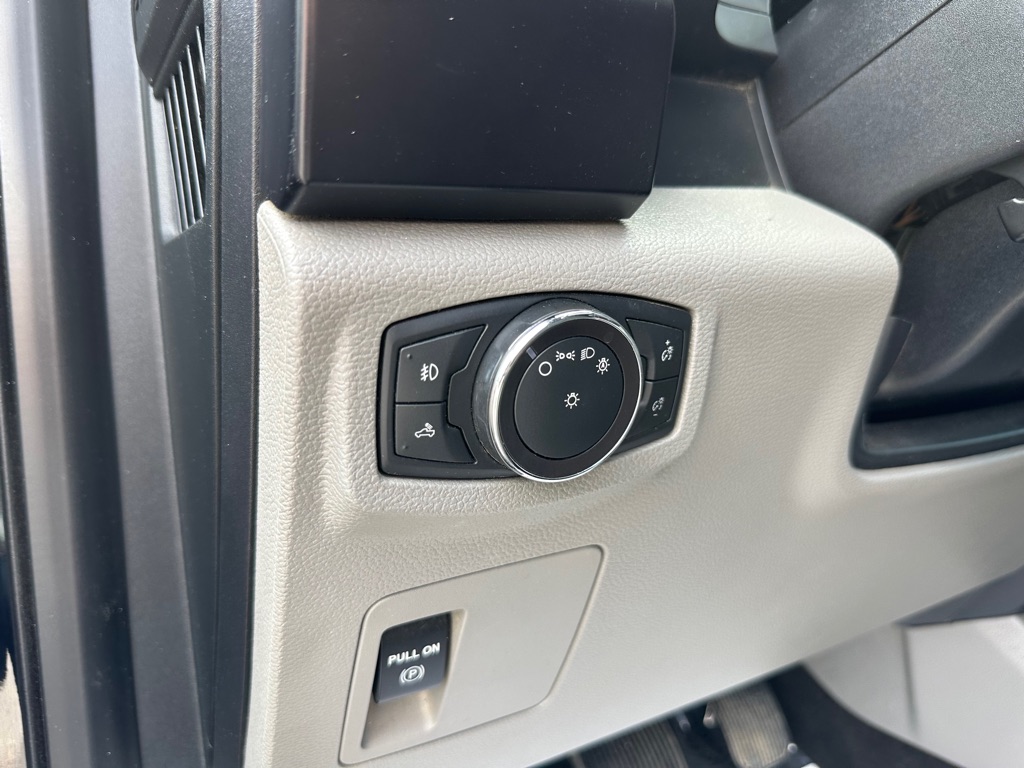 Photo 20 of this FORD F-150