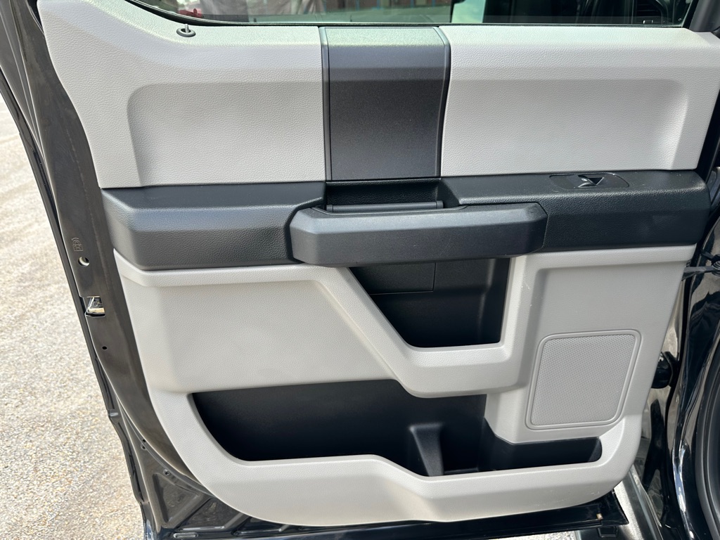 Photo 28 of this FORD F-150