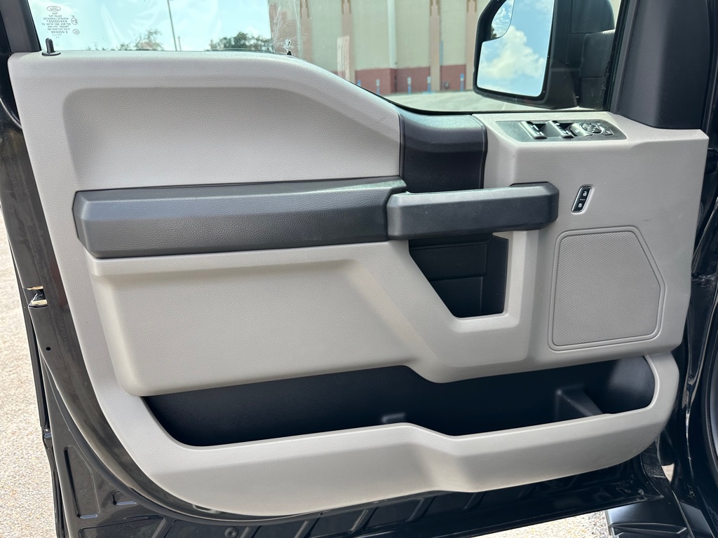 Photo 31 of this FORD F-150