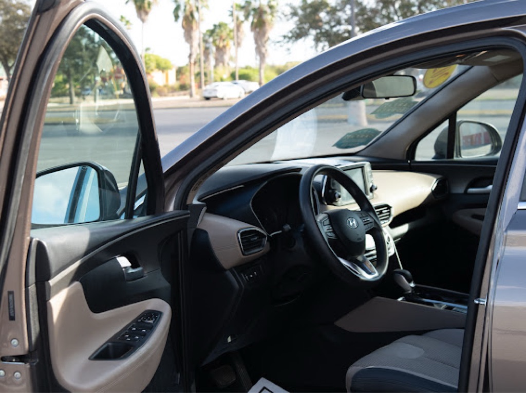 Photo 14 of this HYUNDAI SANTA FE