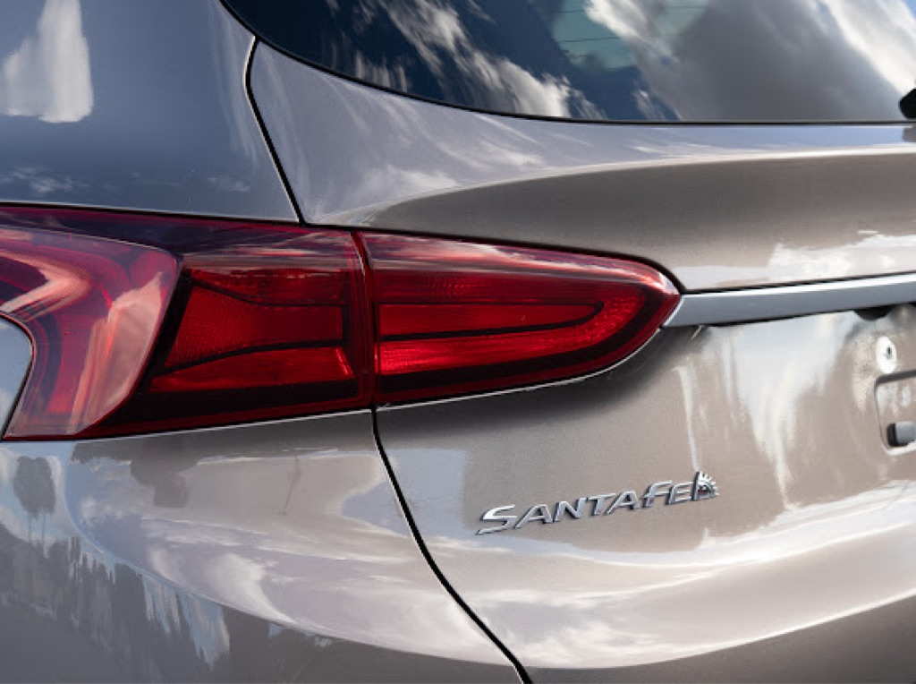 Photo 8 of this HYUNDAI SANTA FE