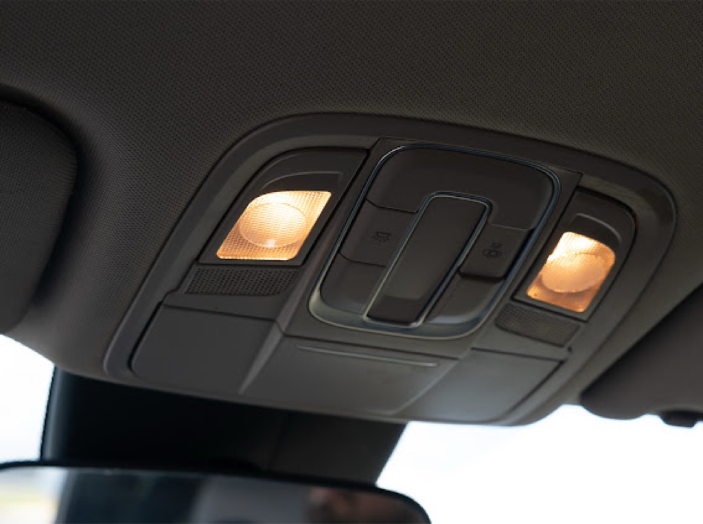 Photo 26 of this HYUNDAI SANTA FE