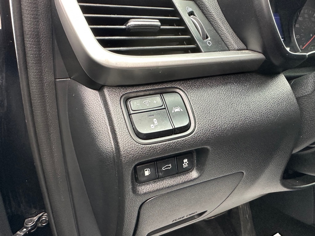 Photo 24 of this KIA OPTIMA