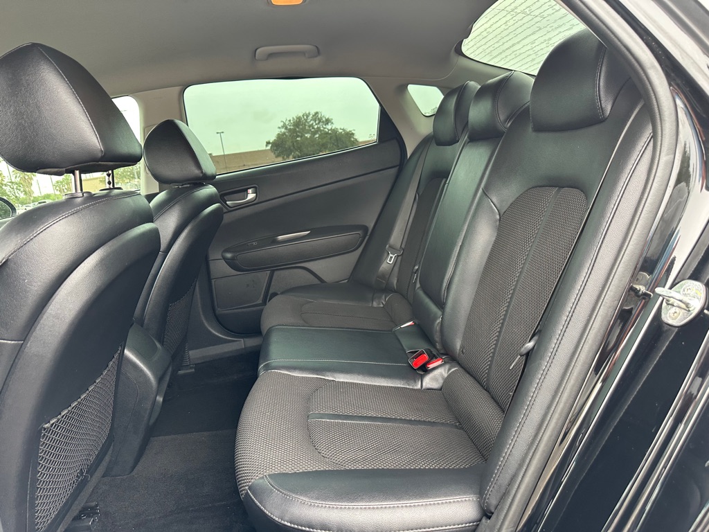 Photo 18 of this KIA OPTIMA