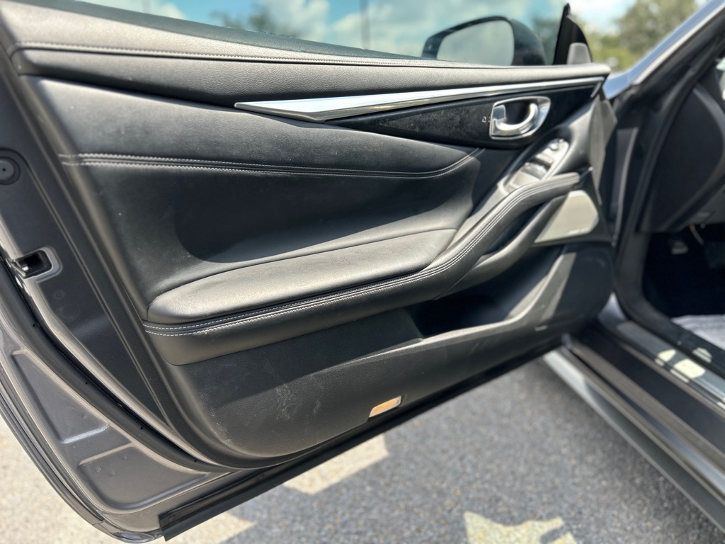 Photo 18 of this INFINITI Q60