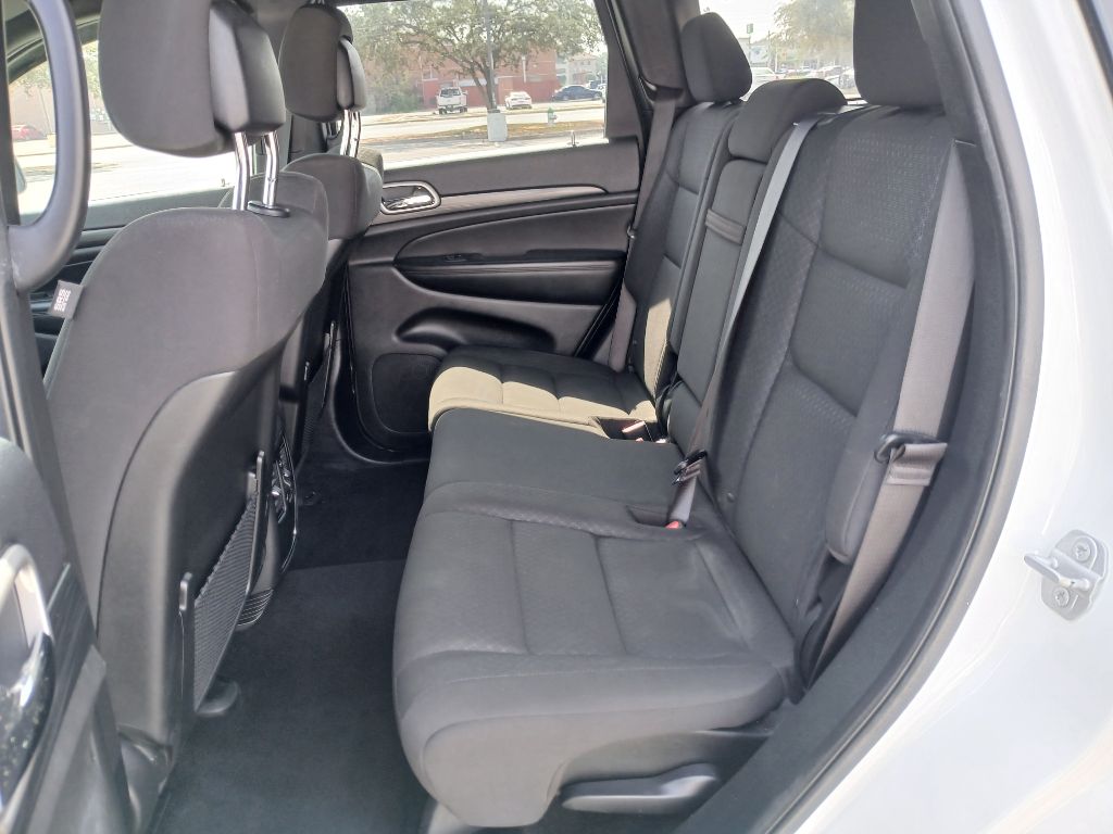 Photo 18 of this JEEP GRAND CHEROKEE