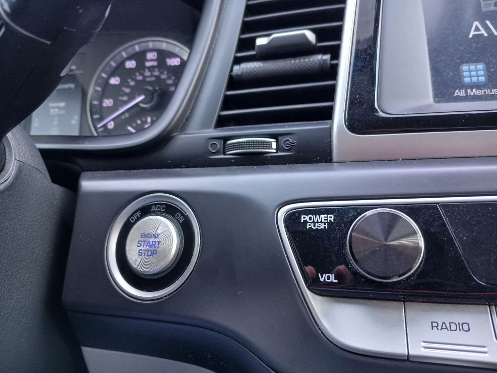 Photo 12 of this HYUNDAI SONATA