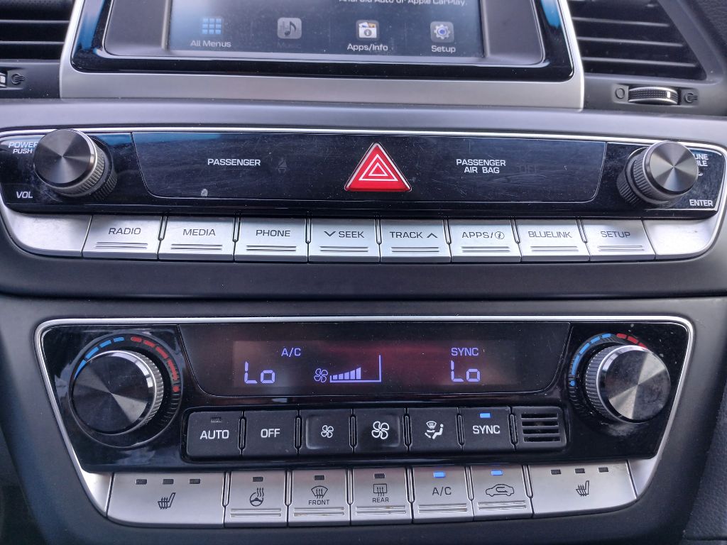 Photo 11 of this HYUNDAI SONATA