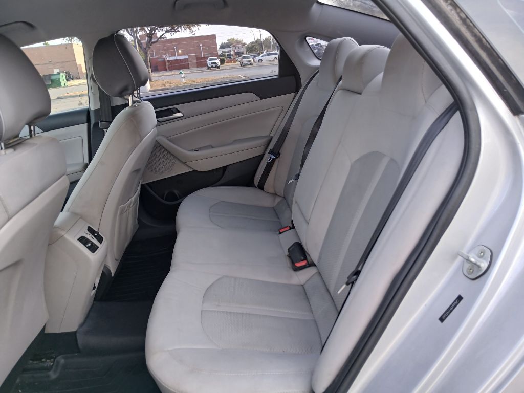 Photo 14 of this HYUNDAI SONATA