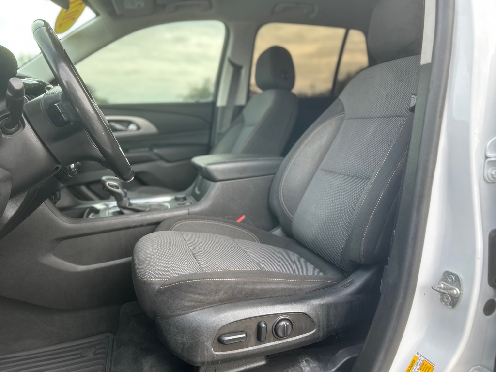 Photo 15 of this CHEVROLET TRAVERSE