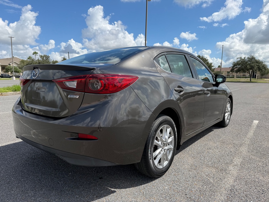 Photo 15 of this MAZDA MAZDA3