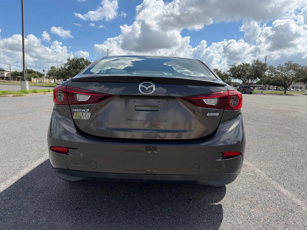 Photo 17 of this MAZDA MAZDA3