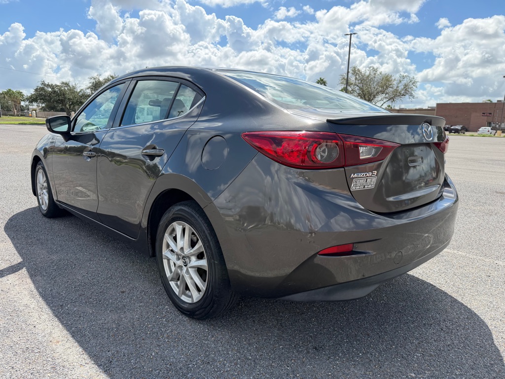 Photo 16 of this MAZDA MAZDA3