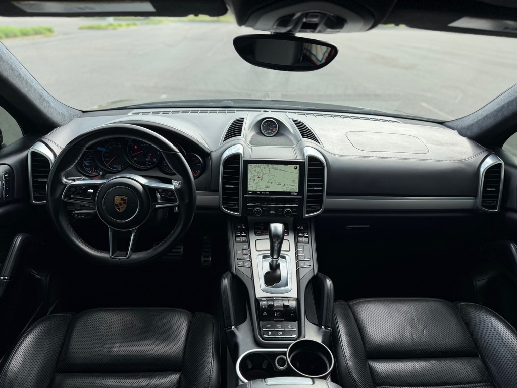Photo 8 of this PORSCHE CAYENNE
