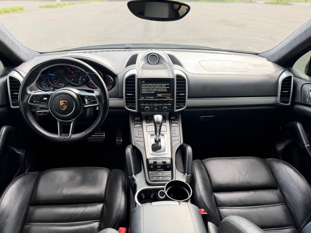 Photo 31 of this PORSCHE CAYENNE