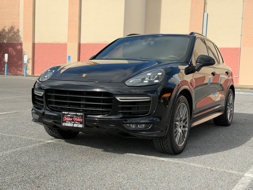 Photo 2 of this PORSCHE CAYENNE
