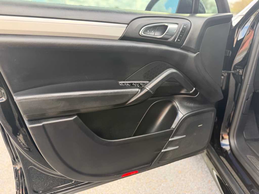 Photo 20 of this PORSCHE CAYENNE