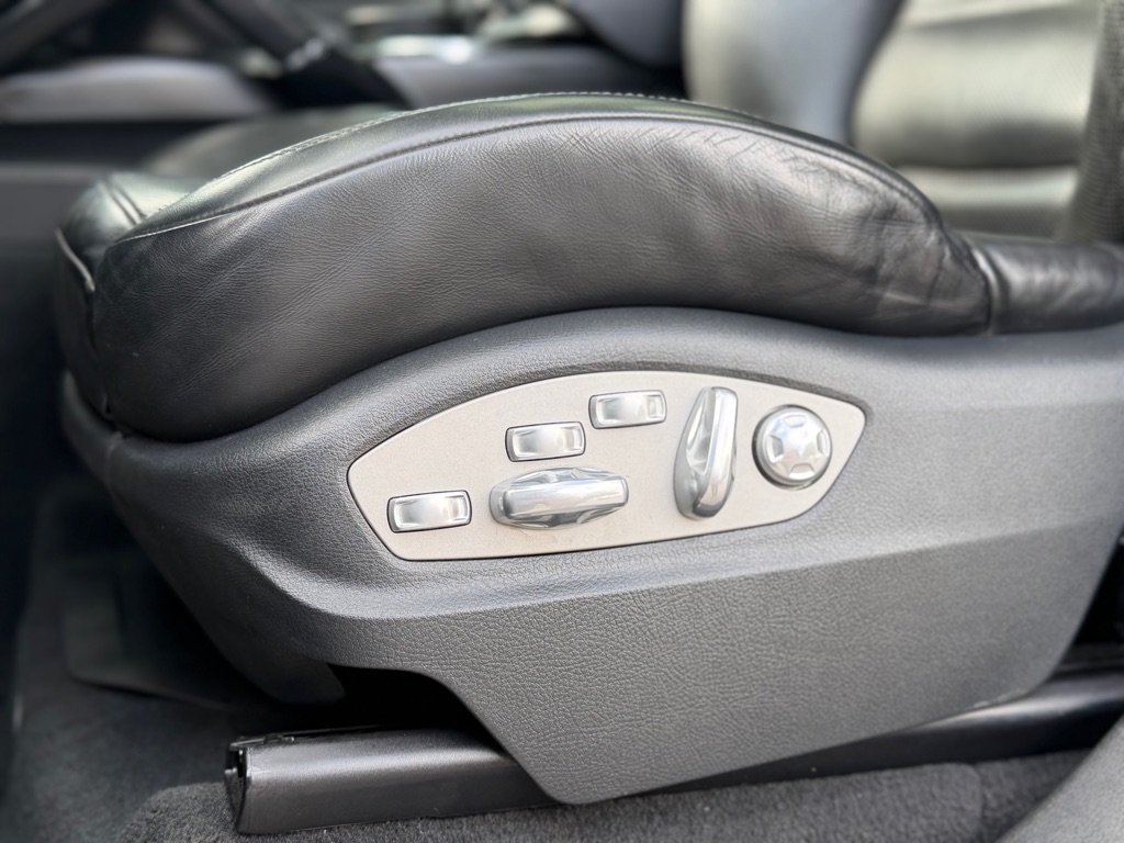 Photo 19 of this PORSCHE CAYENNE