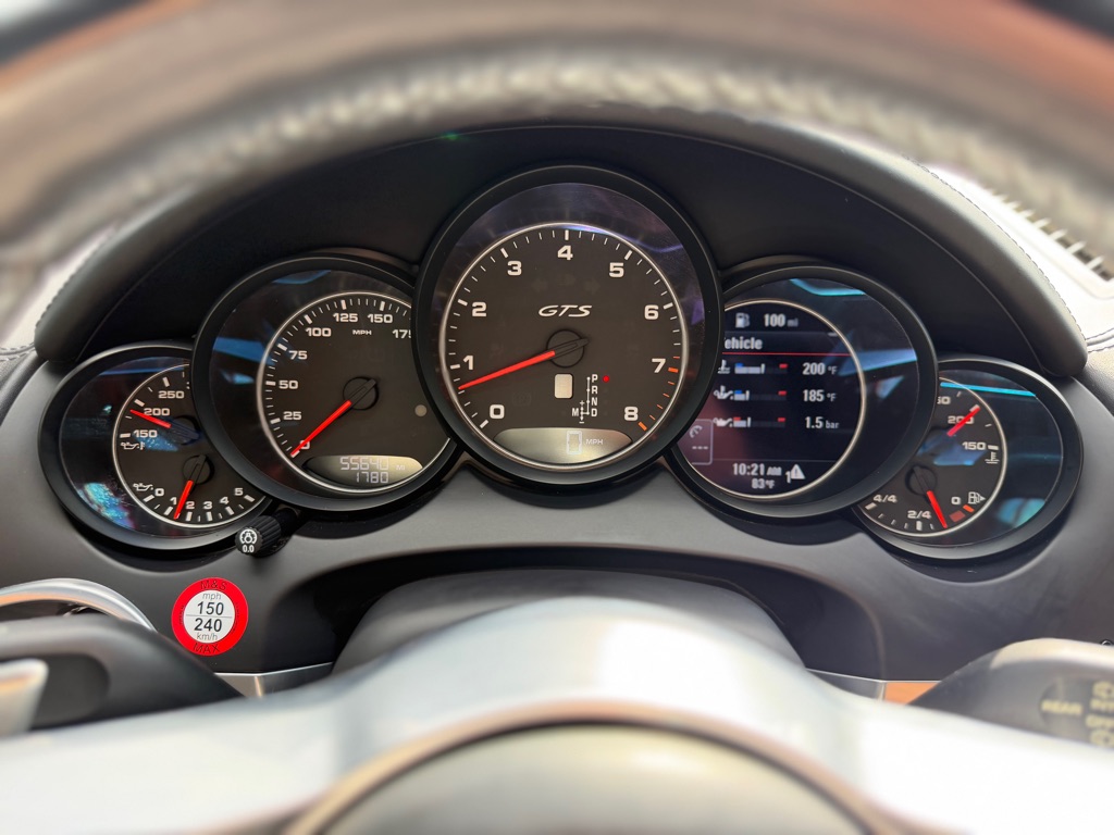 Photo 10 of this PORSCHE CAYENNE