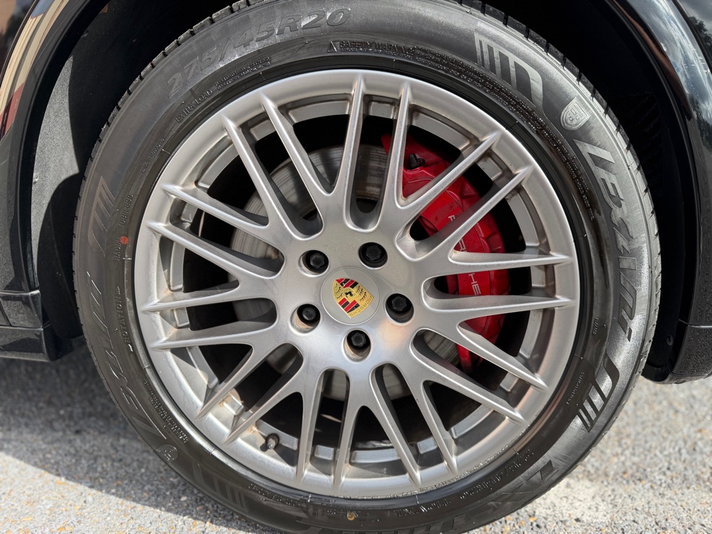 Photo 27 of this PORSCHE CAYENNE