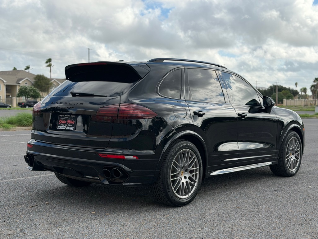 Photo 28 of this PORSCHE CAYENNE
