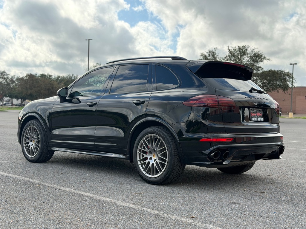 Photo 6 of this PORSCHE CAYENNE