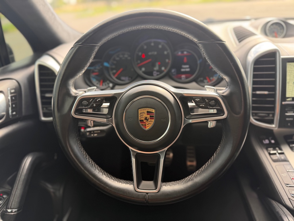 Photo 9 of this PORSCHE CAYENNE
