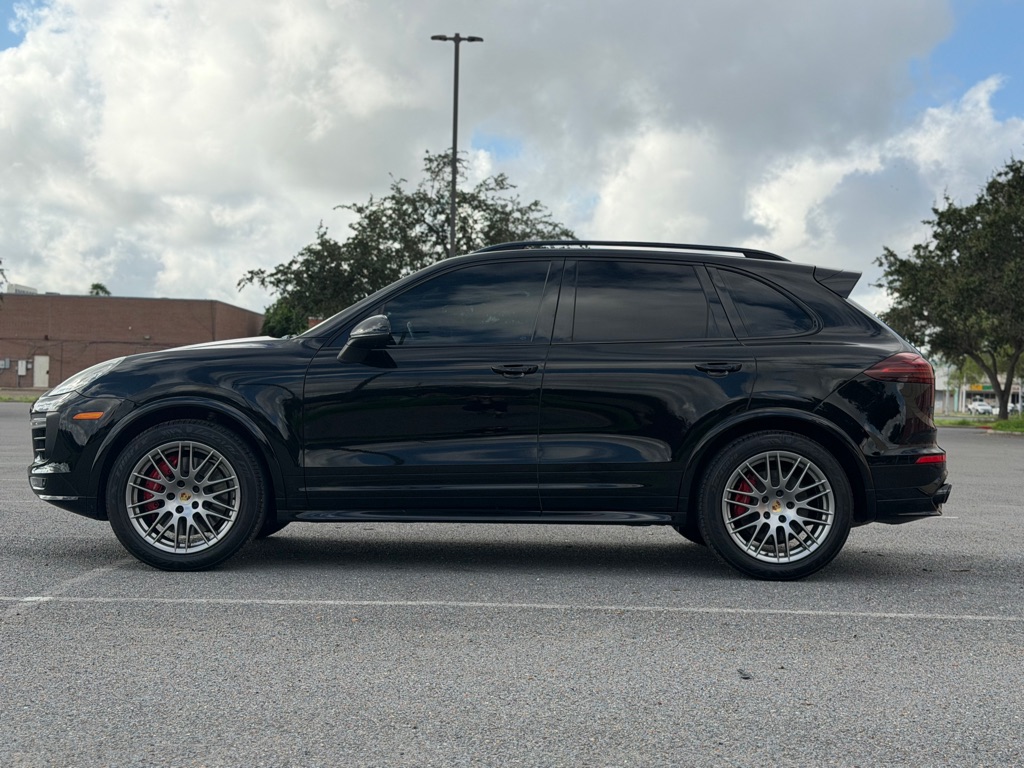 Photo 7 of this PORSCHE CAYENNE