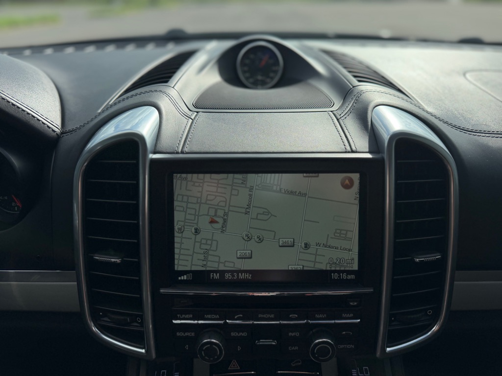 Photo 32 of this PORSCHE CAYENNE