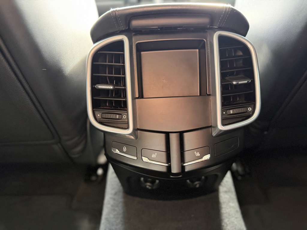Photo 14 of this PORSCHE CAYENNE