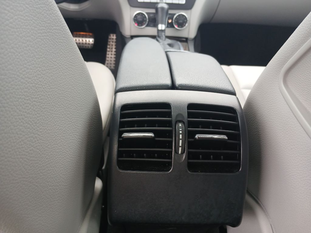 Photo 10 of this MERCEDES-BENZ C-CLASS