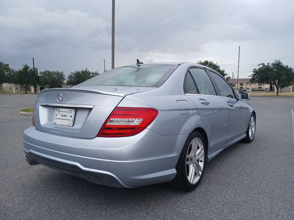 Photo 6 of this MERCEDES-BENZ C-CLASS
