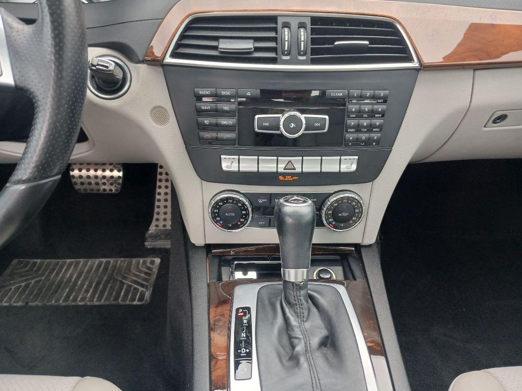 Photo 9 of this MERCEDES-BENZ C-CLASS