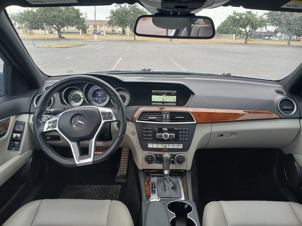 Photo 7 of this MERCEDES-BENZ C-CLASS