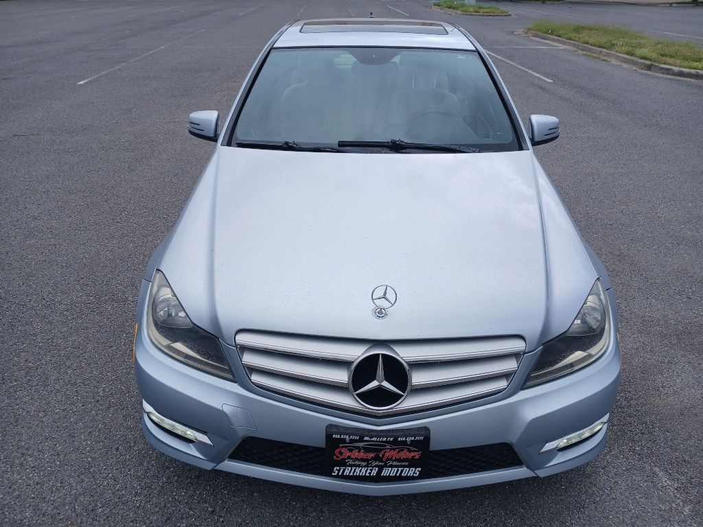 Photo 2 of this MERCEDES-BENZ C-CLASS