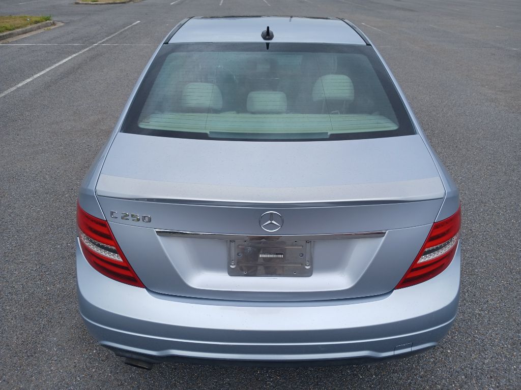 Photo 21 of this MERCEDES-BENZ C-CLASS