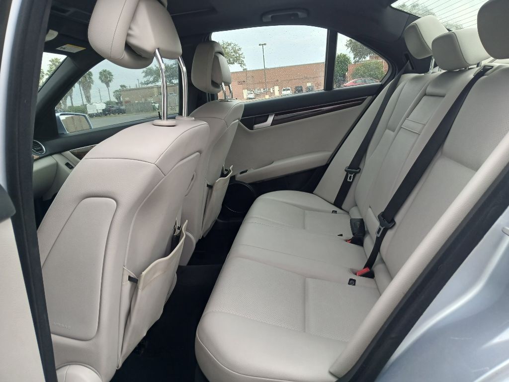Photo 13 of this MERCEDES-BENZ C-CLASS