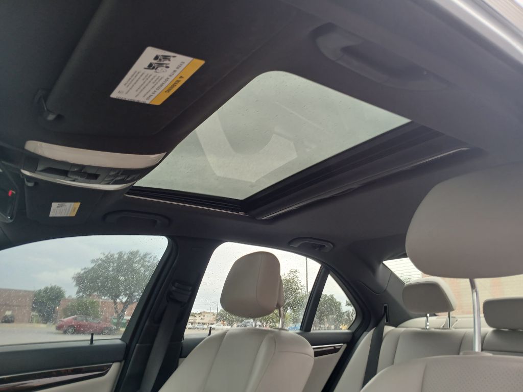 Photo 14 of this MERCEDES-BENZ C-CLASS