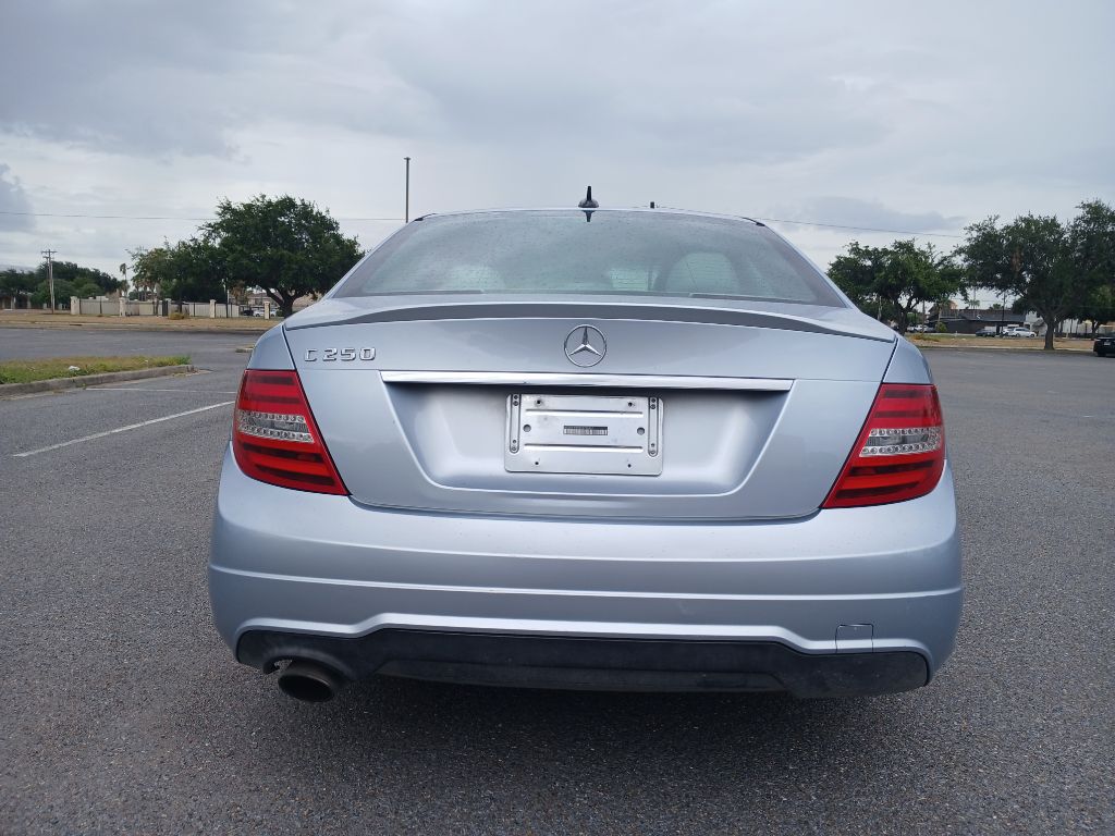 Photo 18 of this MERCEDES-BENZ C-CLASS