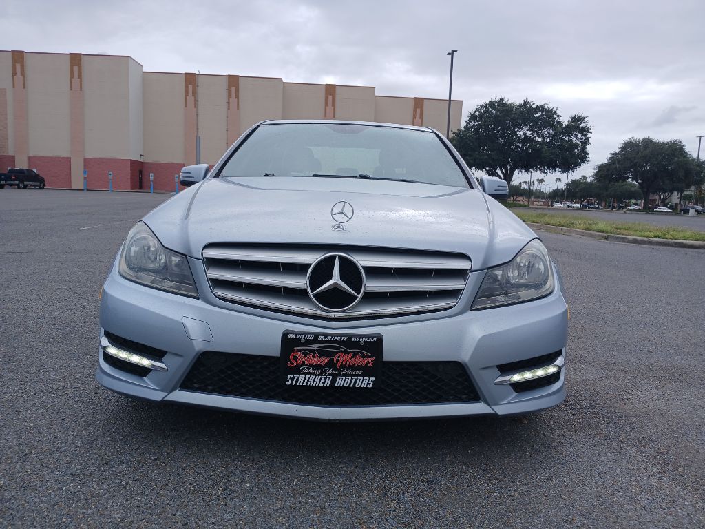 Photo 5 of this MERCEDES-BENZ C-CLASS