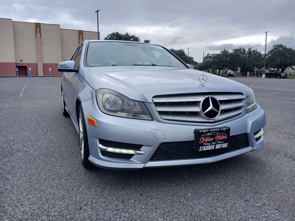 Photo 4 of this MERCEDES-BENZ C-CLASS