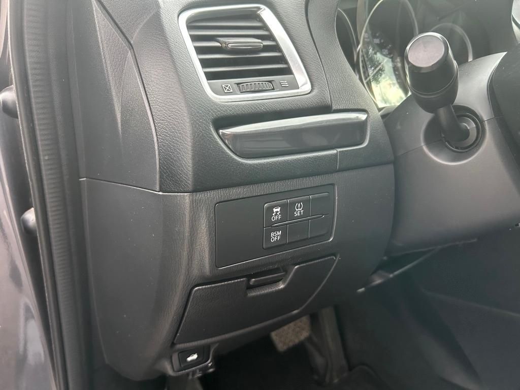 Photo 19 of this MAZDA MAZDA6