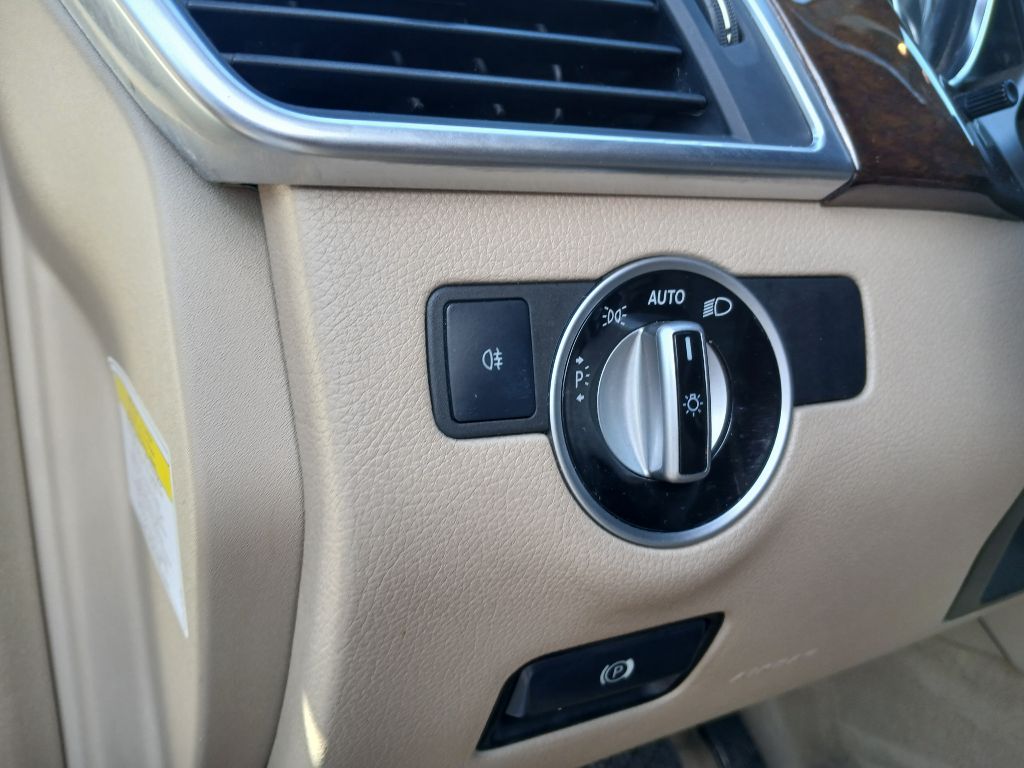 Photo 23 of this MERCEDES-BENZ M-CLASS