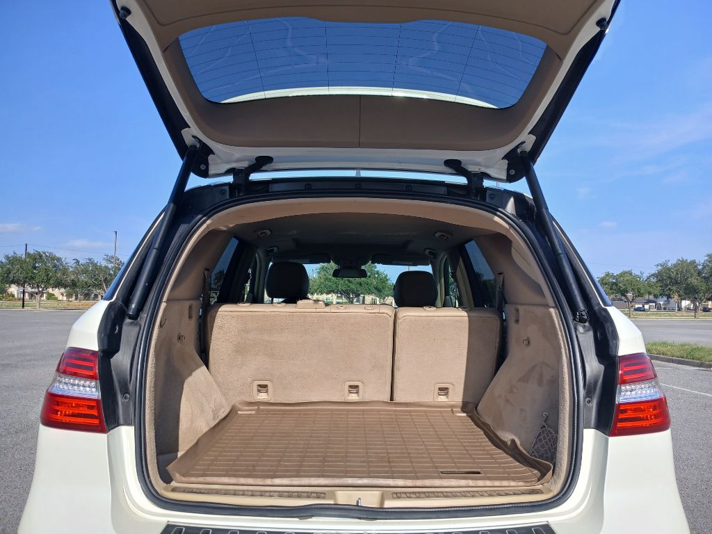 Photo 25 of this MERCEDES-BENZ M-CLASS