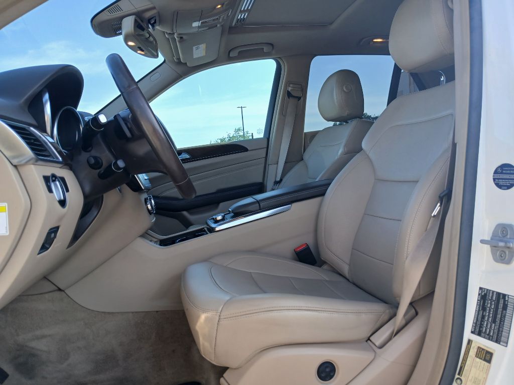 Photo 18 of this MERCEDES-BENZ M-CLASS