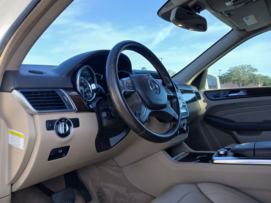 Photo 17 of this MERCEDES-BENZ M-CLASS